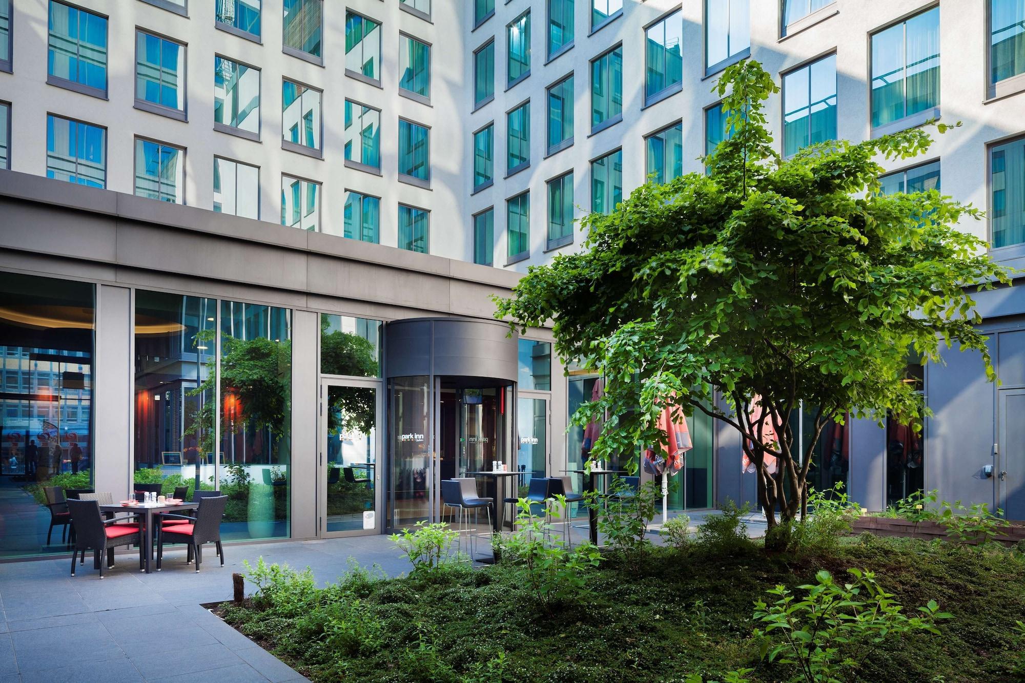 Park Inn By Radisson Brussels Centre Midi Saint-Gilles Exterior photo