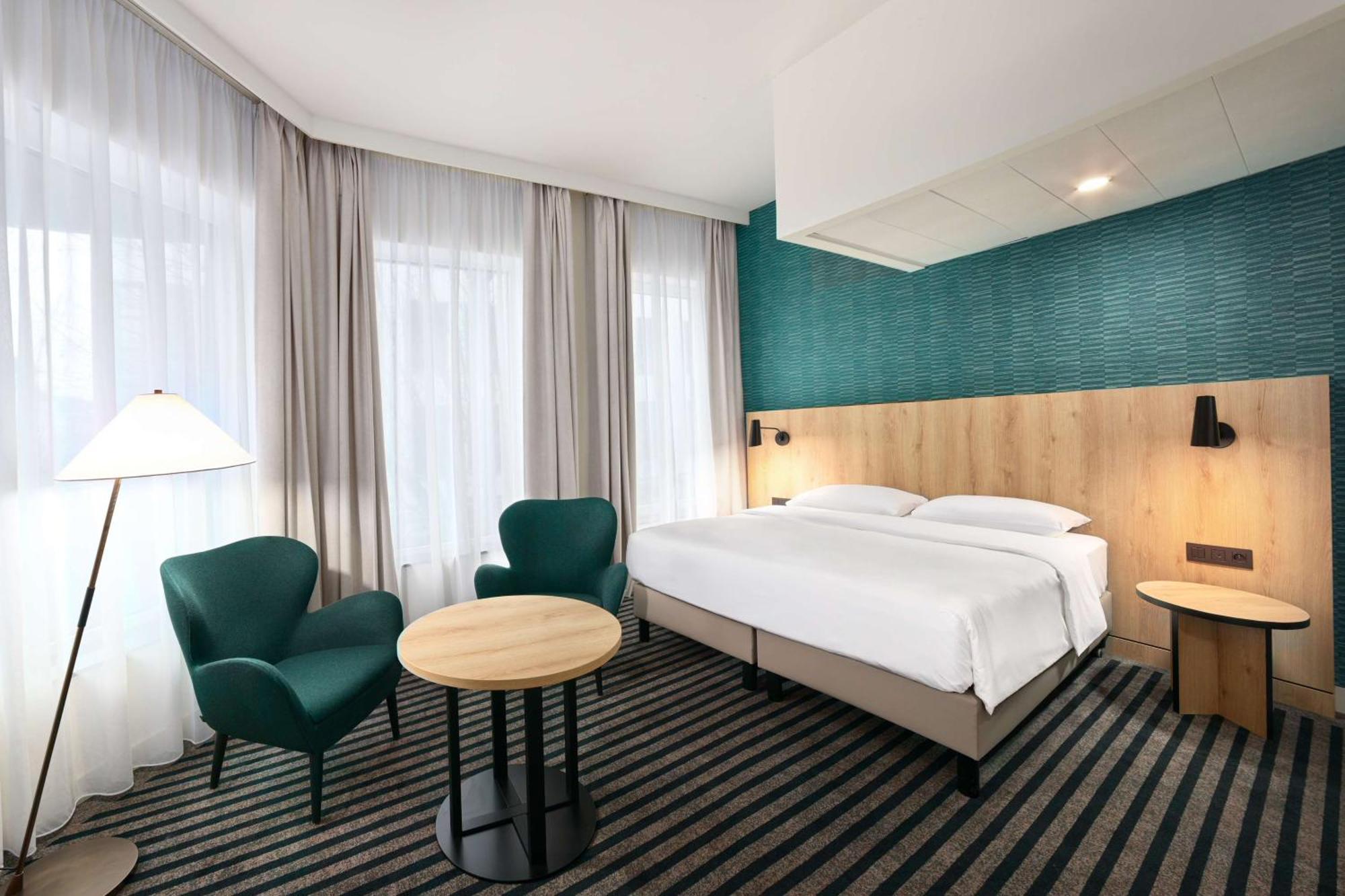 Park Inn By Radisson Brussels Centre Midi Saint-Gilles Exterior photo
